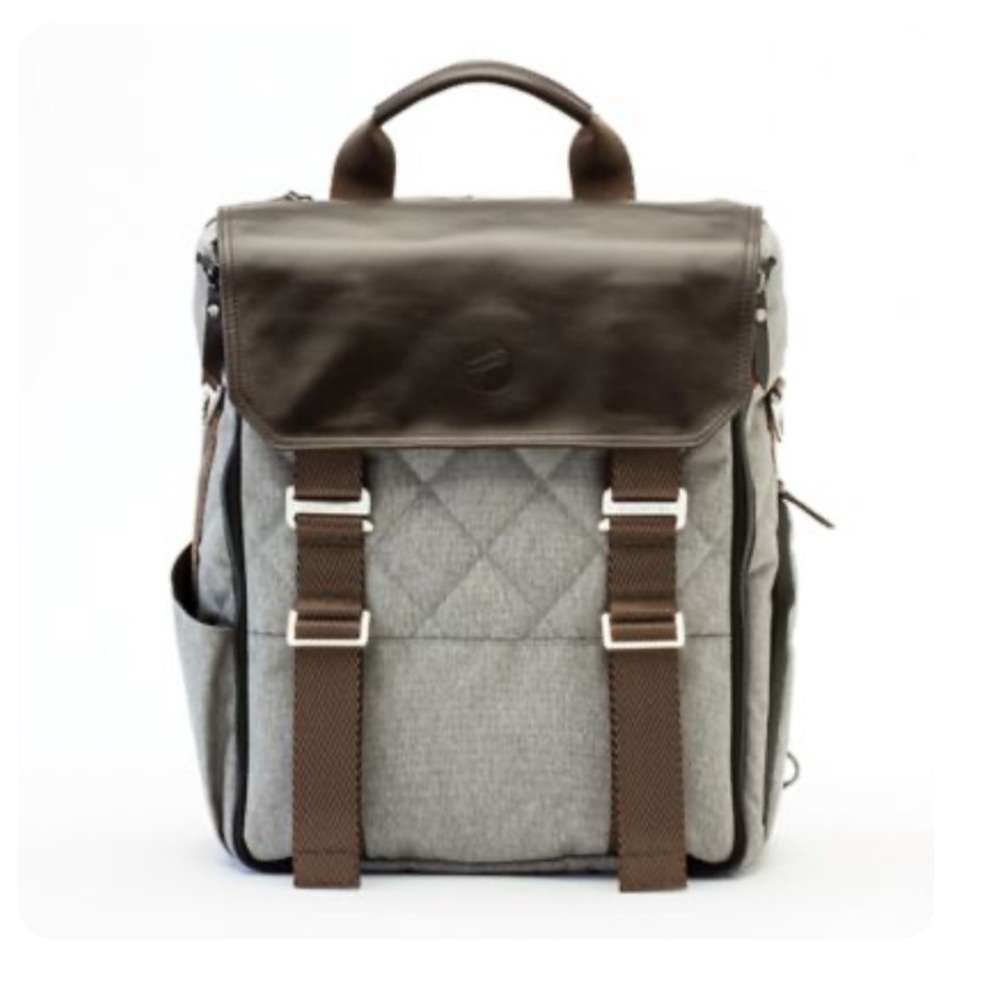 Paperclip Life Heather Grey
Willow Diaper Bag Integrated Fold-Out Changing Area